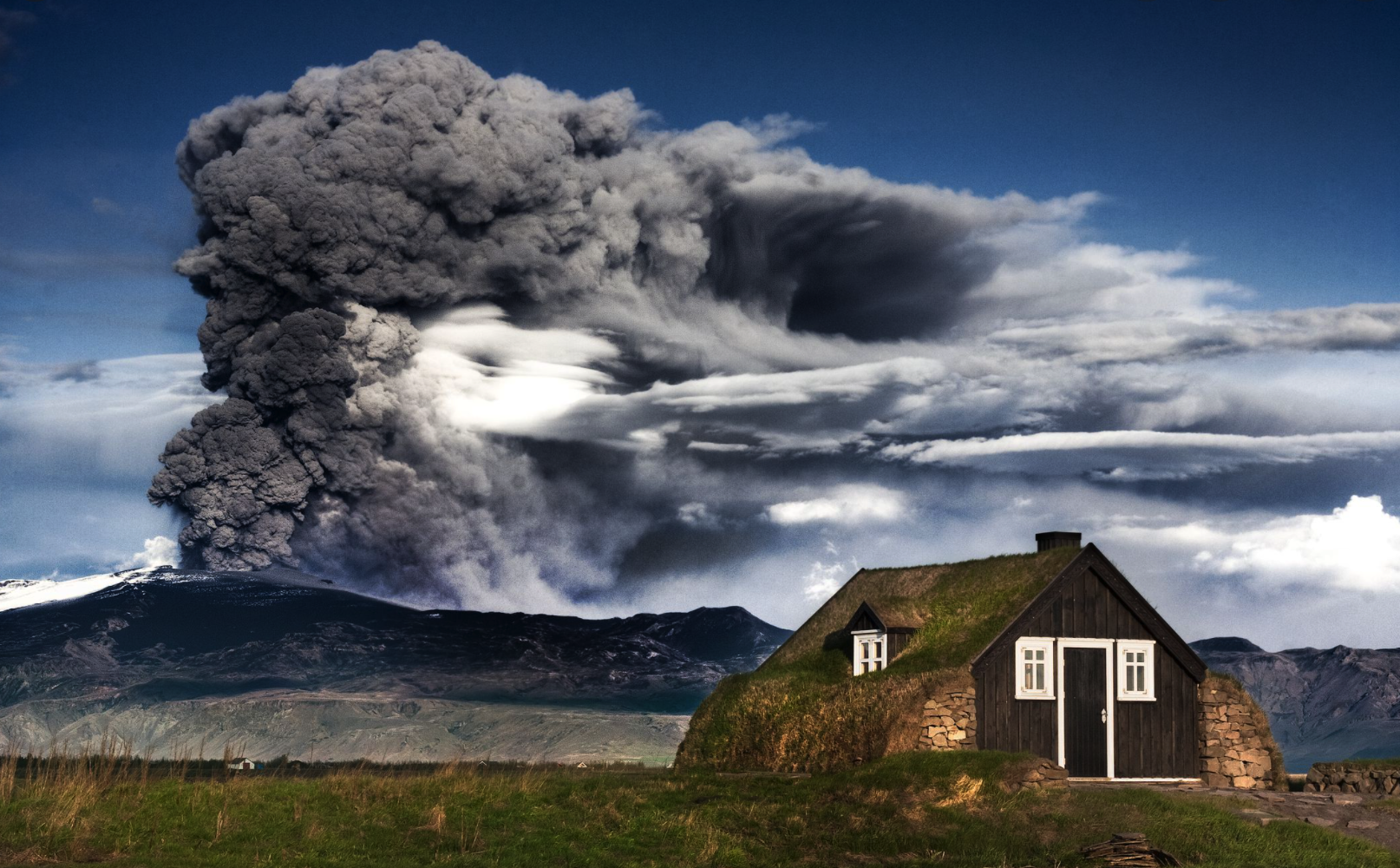 top 10 stunning volcanoes around the world 158239 620ad2127e2b5